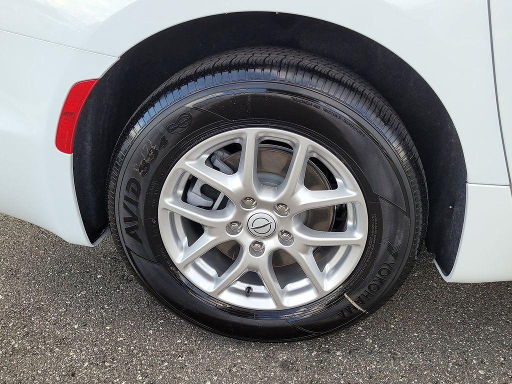 new 2026 Chrysler Pacifica car, priced at $40,398