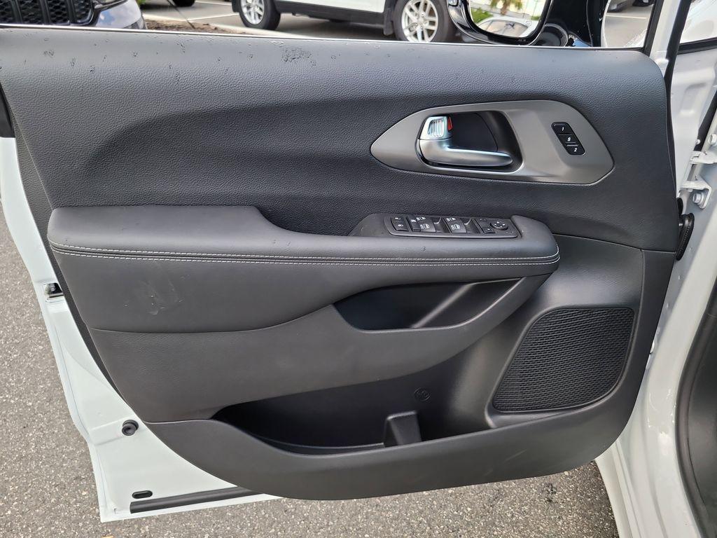 new 2026 Chrysler Pacifica car, priced at $40,398