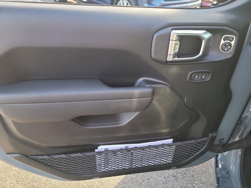 new 2025 Jeep Gladiator car, priced at $41,055