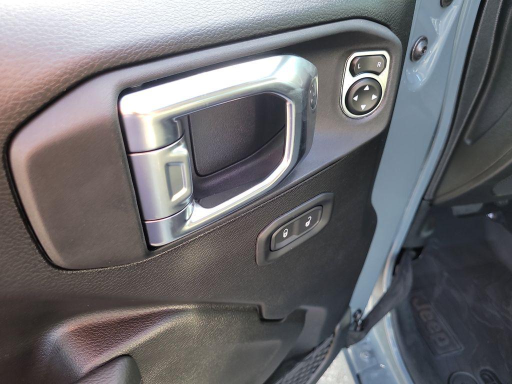 new 2025 Jeep Gladiator car, priced at $41,055