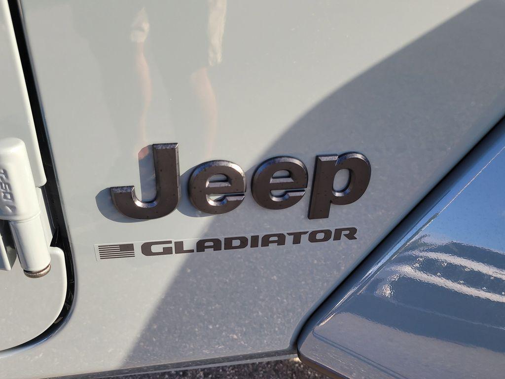 new 2025 Jeep Gladiator car, priced at $41,055