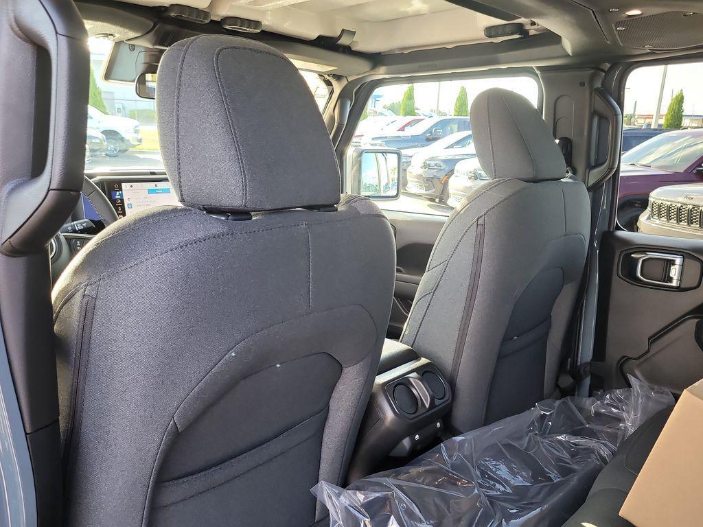 new 2025 Jeep Gladiator car, priced at $41,055