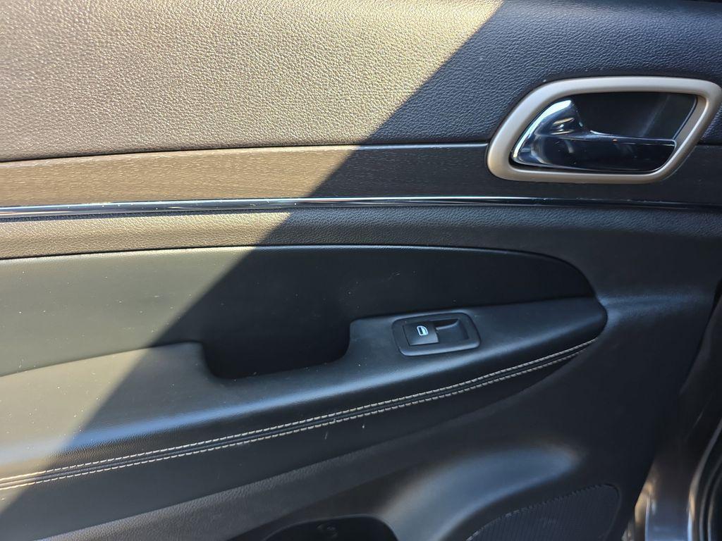 used 2017 Jeep Grand Cherokee car, priced at $13,441