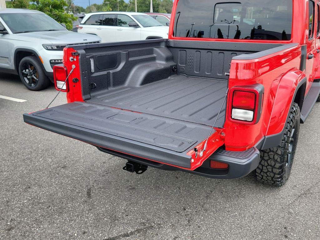 new 2025 Jeep Gladiator car, priced at $41,787