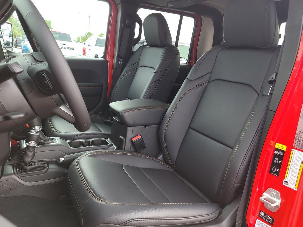 new 2025 Jeep Gladiator car, priced at $41,787