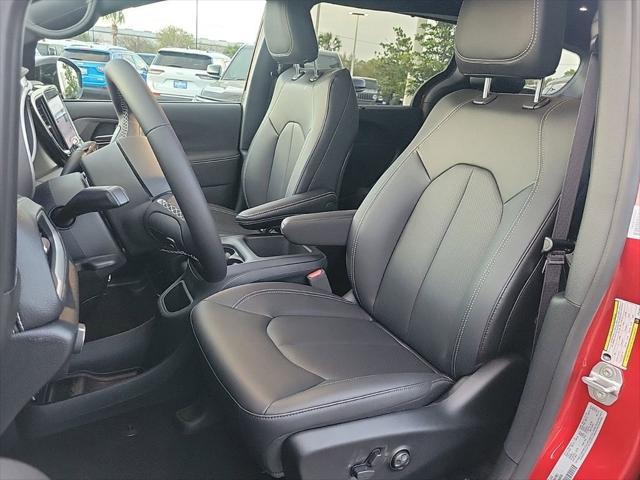 new 2025 Chrysler Pacifica car, priced at $39,220