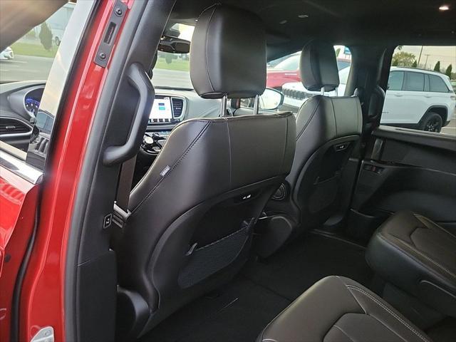 new 2025 Chrysler Pacifica car, priced at $39,220
