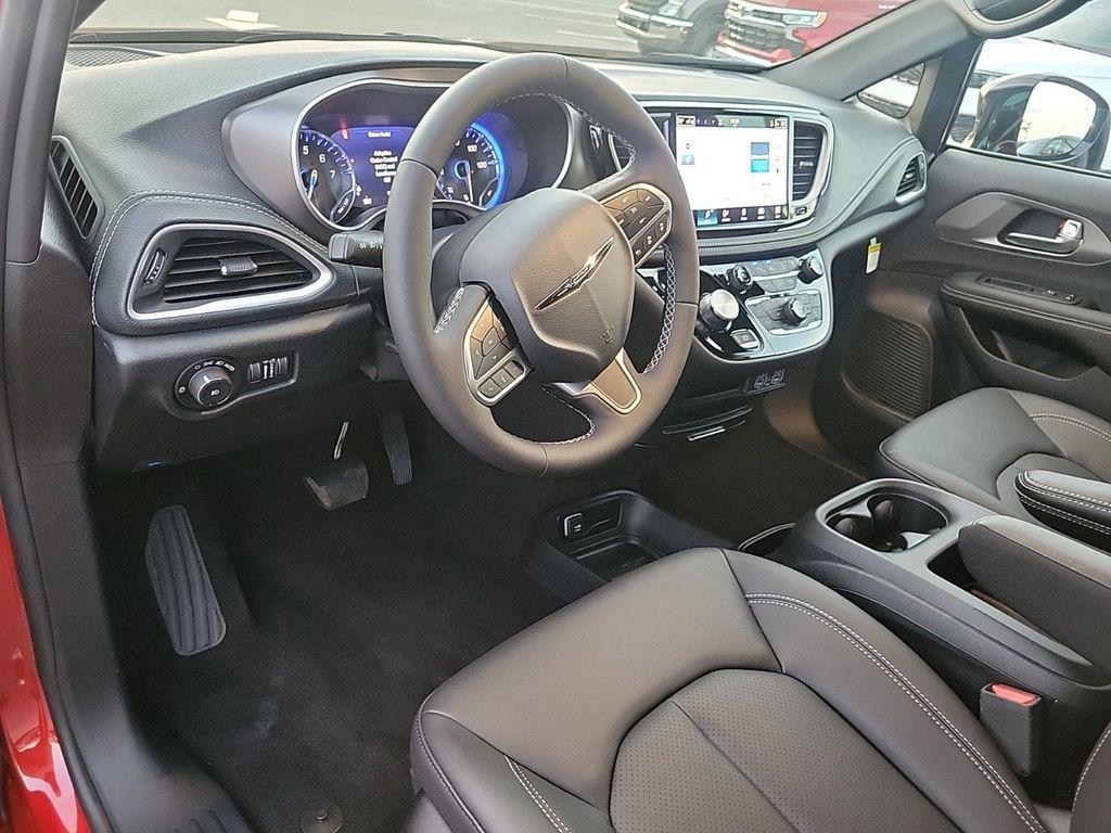 new 2025 Chrysler Pacifica car, priced at $38,032