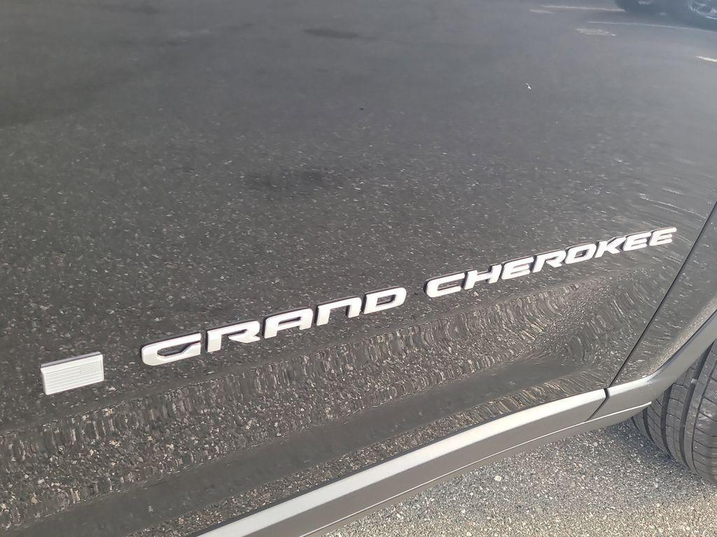 new 2025 Jeep Grand Cherokee L car, priced at $37,654