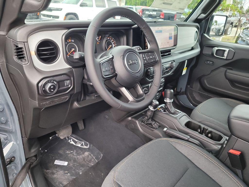 new 2025 Jeep Gladiator car, priced at $39,676