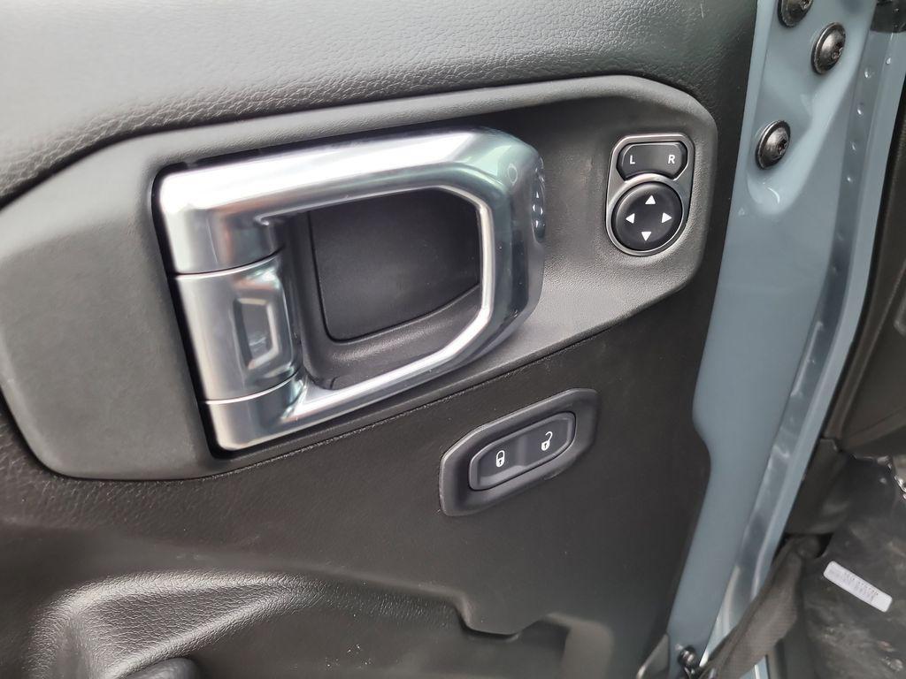 new 2025 Jeep Gladiator car, priced at $39,676