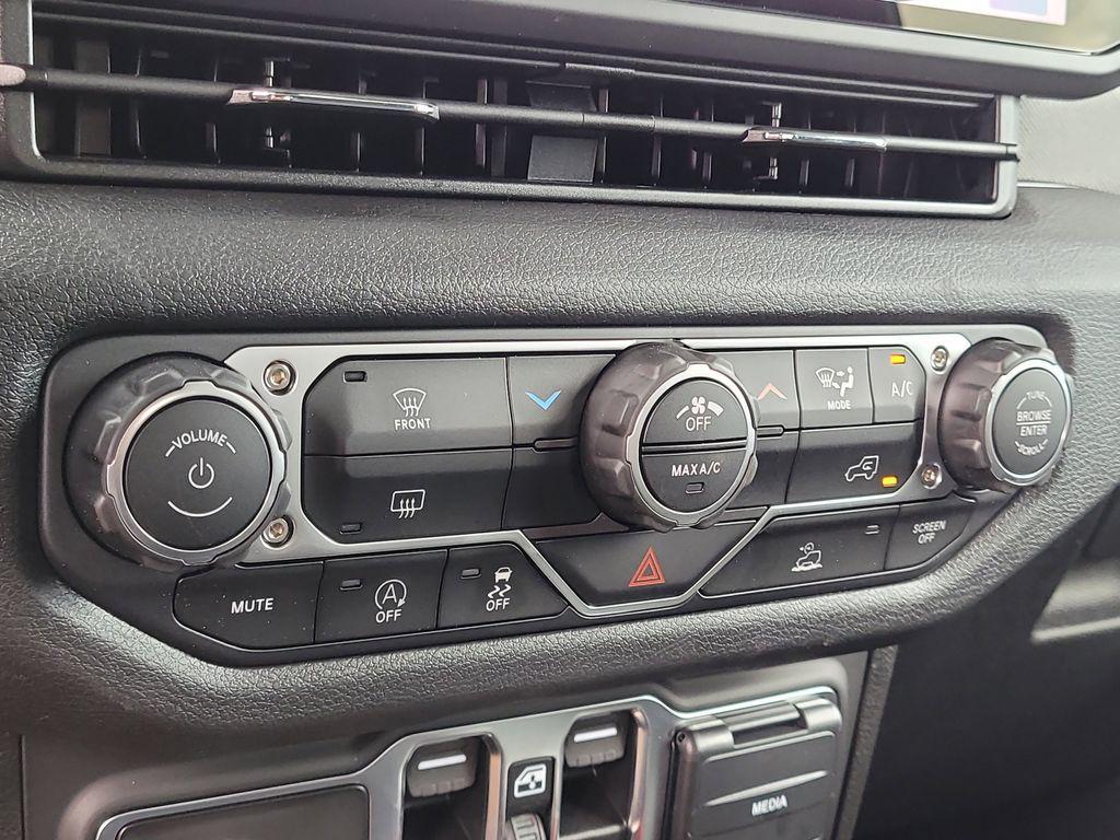 new 2025 Jeep Gladiator car, priced at $39,676