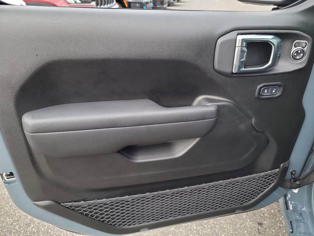 new 2025 Jeep Gladiator car, priced at $39,676