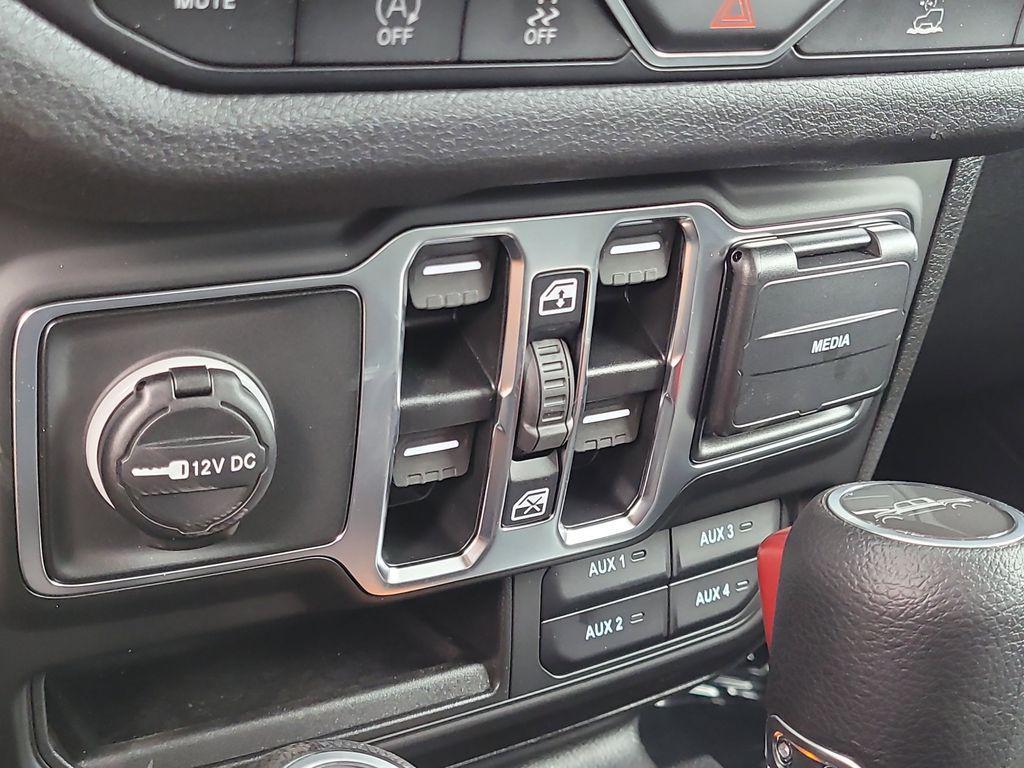 new 2025 Jeep Gladiator car, priced at $39,676