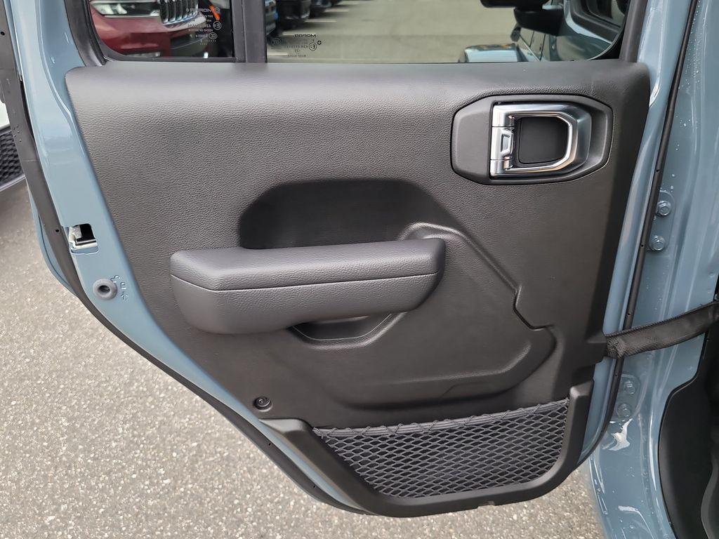 new 2025 Jeep Gladiator car, priced at $39,676