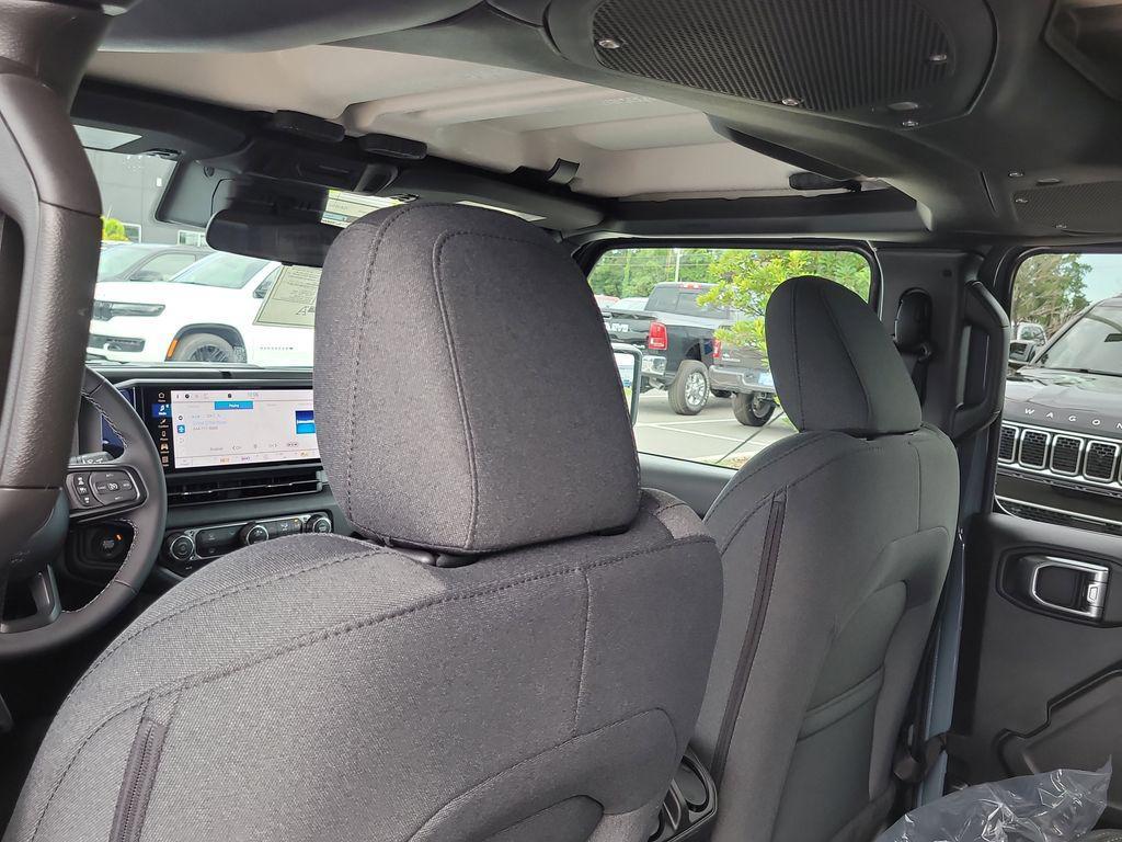 new 2025 Jeep Gladiator car, priced at $39,676