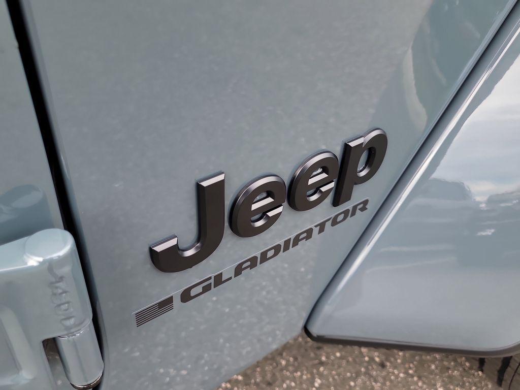 new 2025 Jeep Gladiator car, priced at $39,676