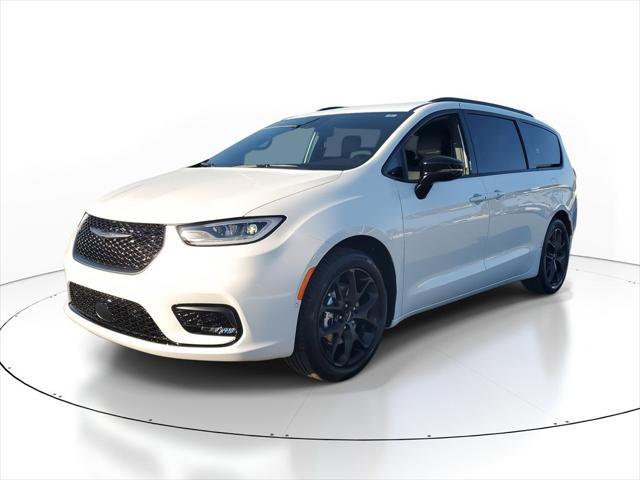 new 2024 Chrysler Pacifica car, priced at $38,926
