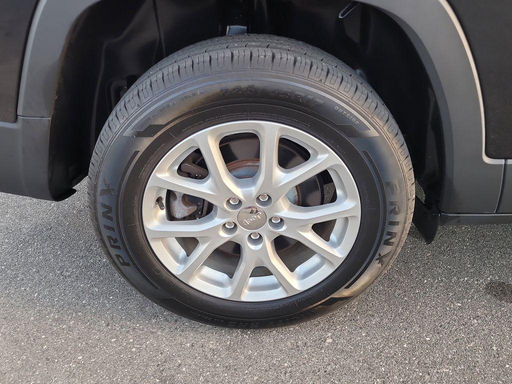 used 2016 Jeep Cherokee car, priced at $14,252