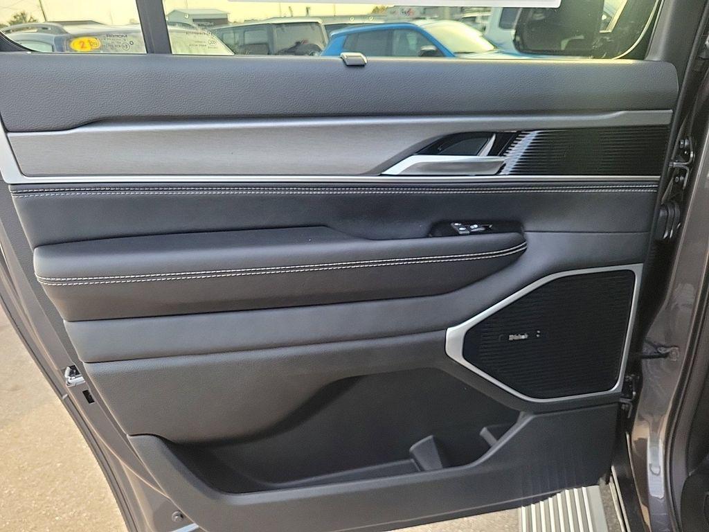 new 2025 Jeep Wagoneer L car, priced at $75,777