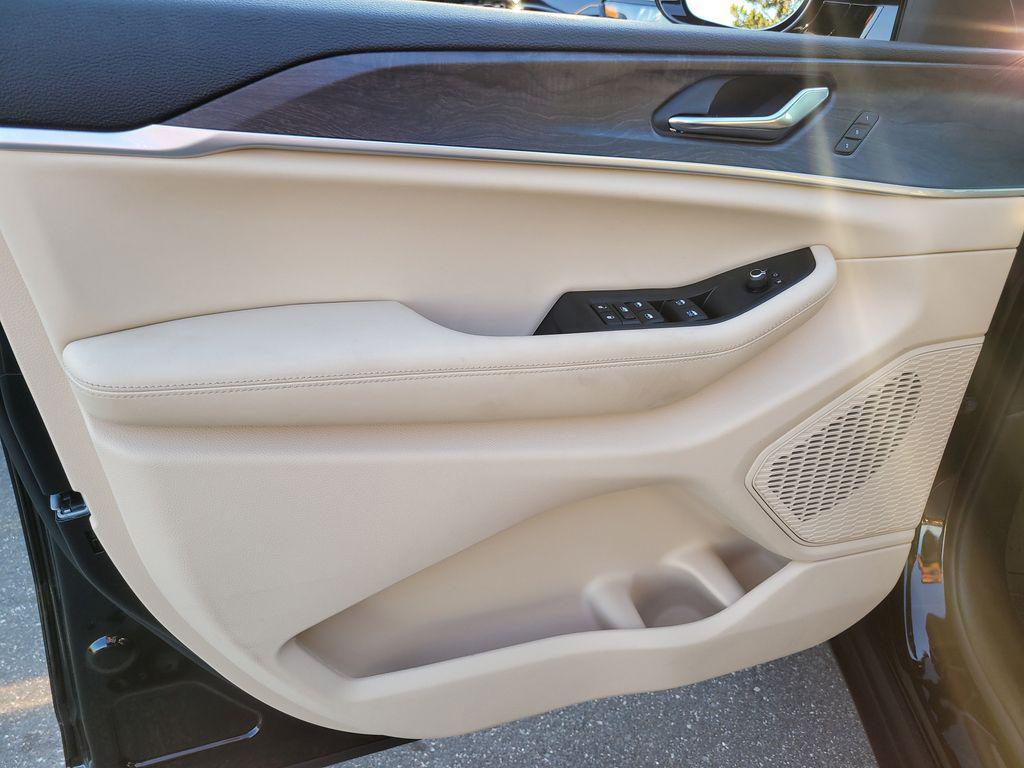 new 2025 Jeep Grand Cherokee L car, priced at $48,434