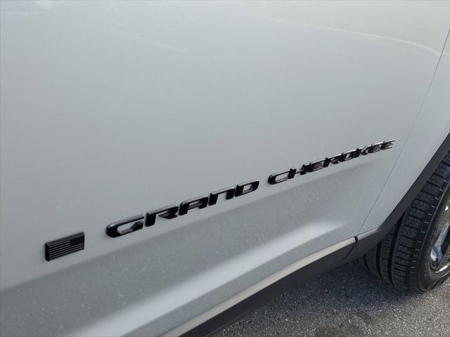 new 2025 Jeep Grand Cherokee car, priced at $48,215