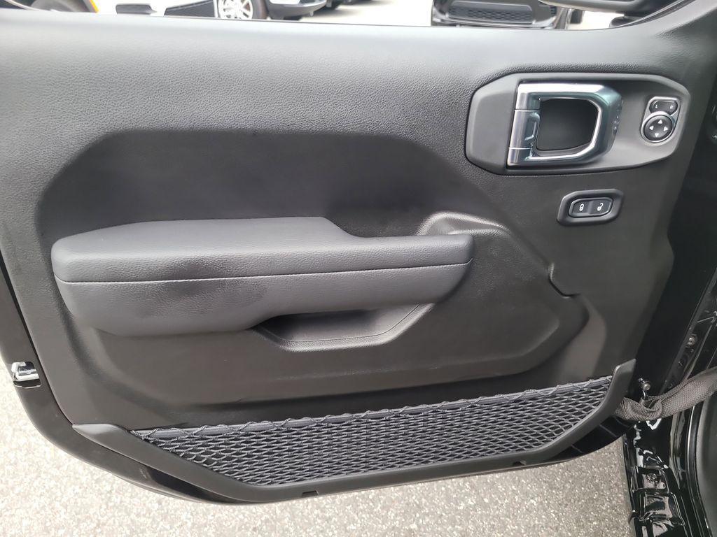 new 2025 Jeep Wrangler car, priced at $49,180