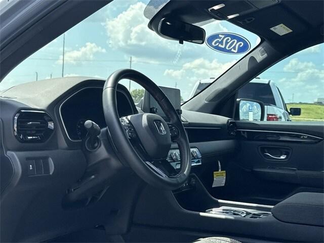 used 2025 Honda Pilot car, priced at $38,177
