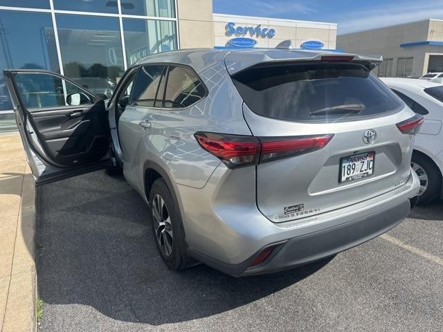 used 2021 Toyota Highlander car, priced at $30,465