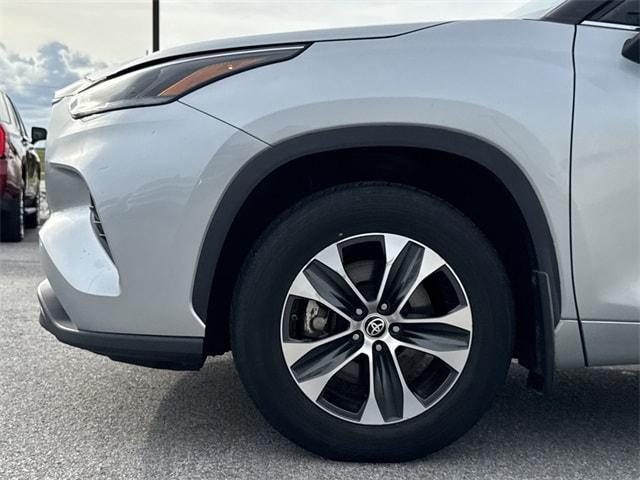 used 2021 Toyota Highlander car, priced at $26,909