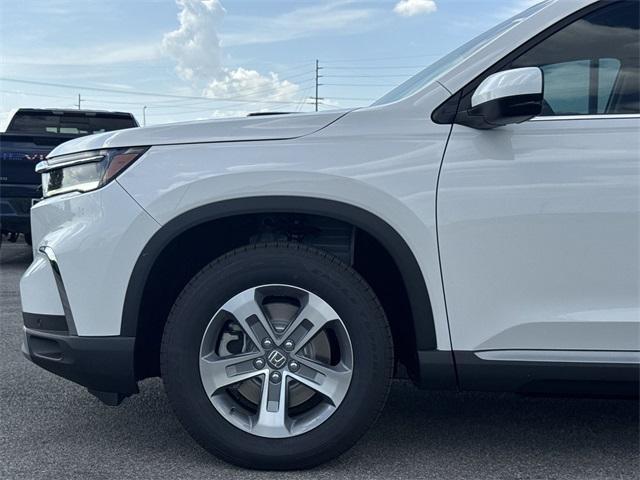new 2025 Honda Pilot car, priced at $46,555