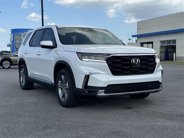 new 2025 Honda Pilot car, priced at $46,555