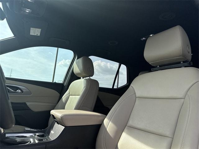 used 2023 Chevrolet Traverse car, priced at $31,610