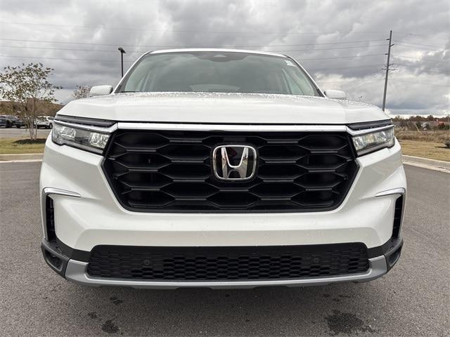 new 2025 Honda Pilot car, priced at $46,050