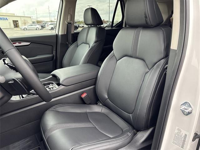 new 2025 Honda Pilot car, priced at $46,050