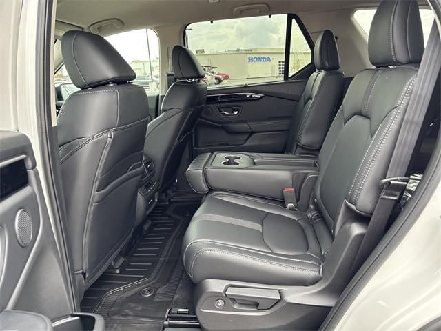 new 2025 Honda Pilot car, priced at $46,050