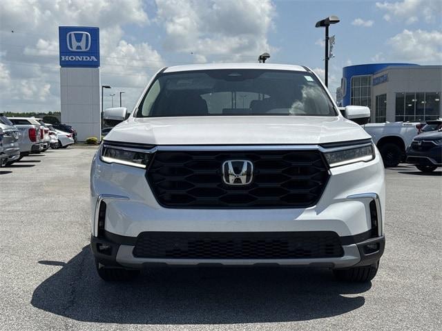 new 2025 Honda Pilot car, priced at $46,555