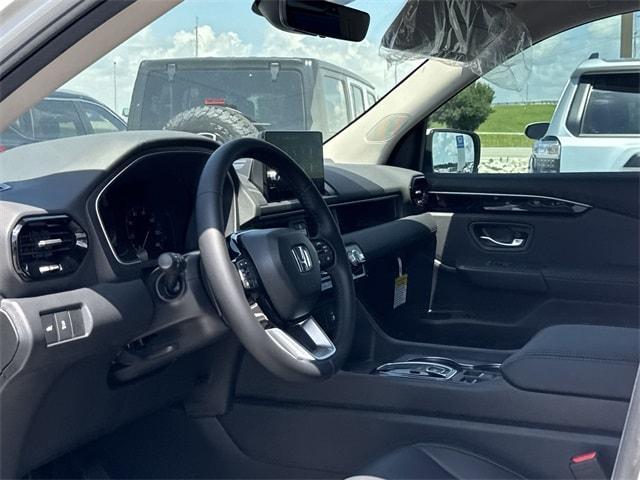 new 2025 Honda Pilot car, priced at $46,555