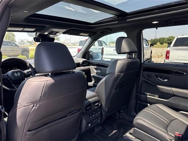 new 2025 Honda Pilot car, priced at $50,323