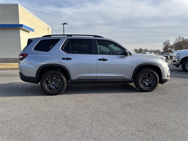 used 2025 Honda Pilot car, priced at $42,910