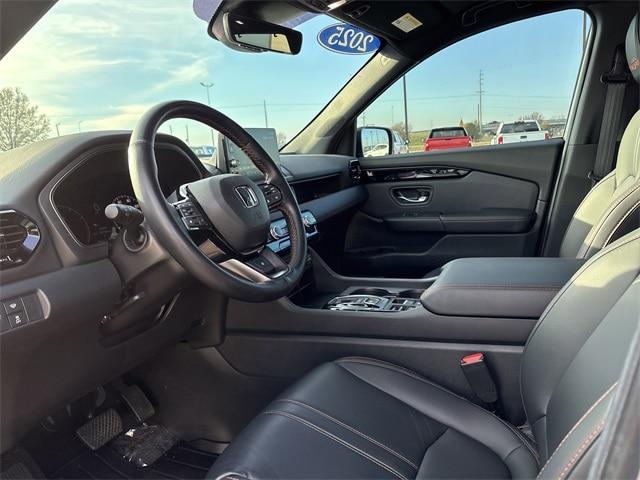 used 2025 Honda Pilot car, priced at $42,910