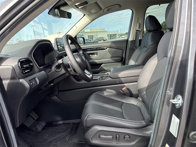 new 2025 Honda Pilot car, priced at $48,804