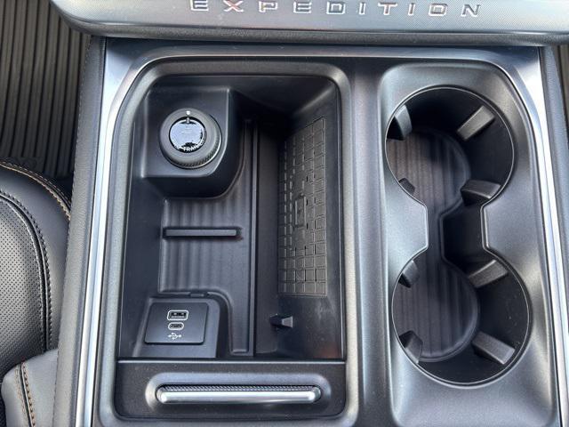 new 2025 Ford Expedition car, priced at $84,020