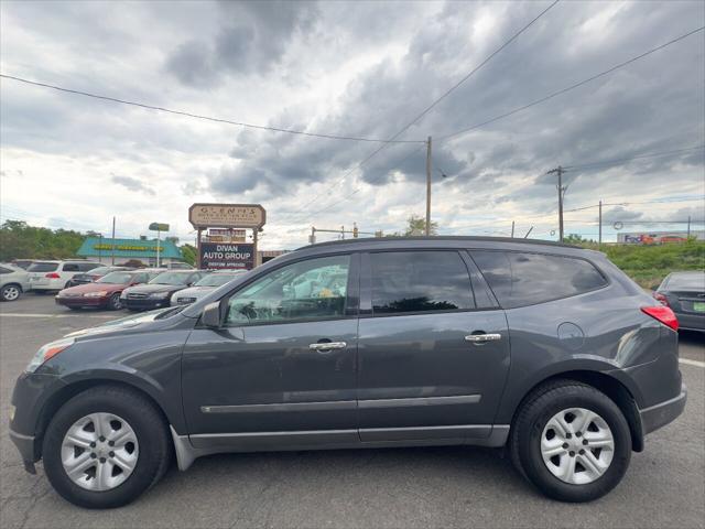 used 2009 Chevrolet Traverse car, priced at $7,490