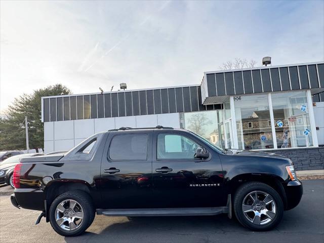 used 2009 Chevrolet Avalanche car, priced at $10,990