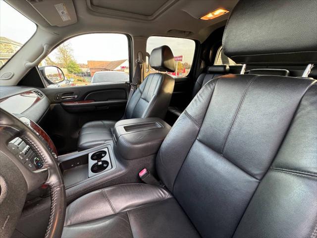 used 2009 Chevrolet Avalanche car, priced at $10,990