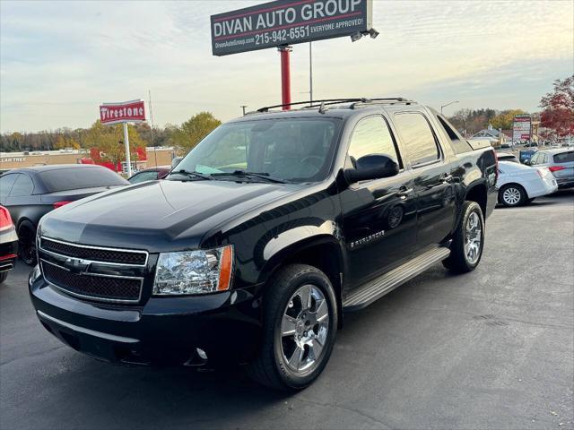 used 2009 Chevrolet Avalanche car, priced at $10,990