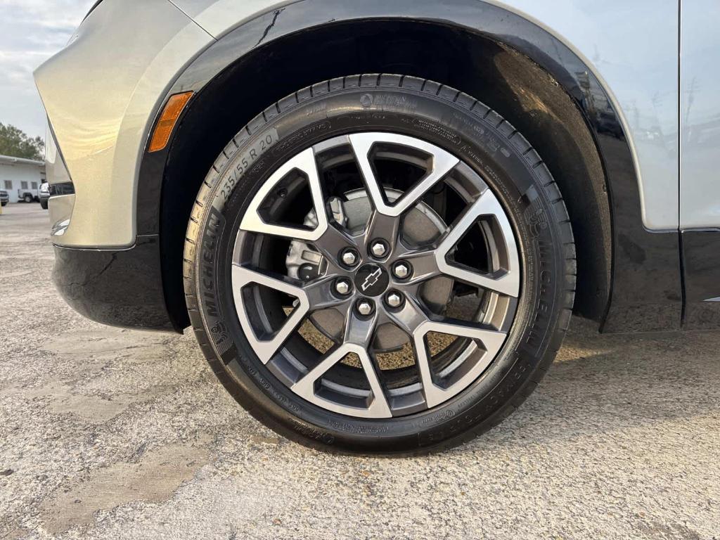 used 2025 Chevrolet Blazer car, priced at $35,980