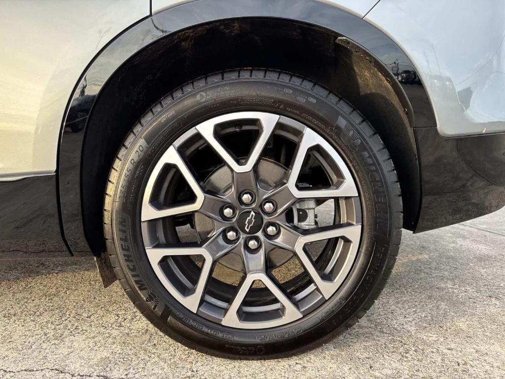 used 2025 Chevrolet Blazer car, priced at $35,980