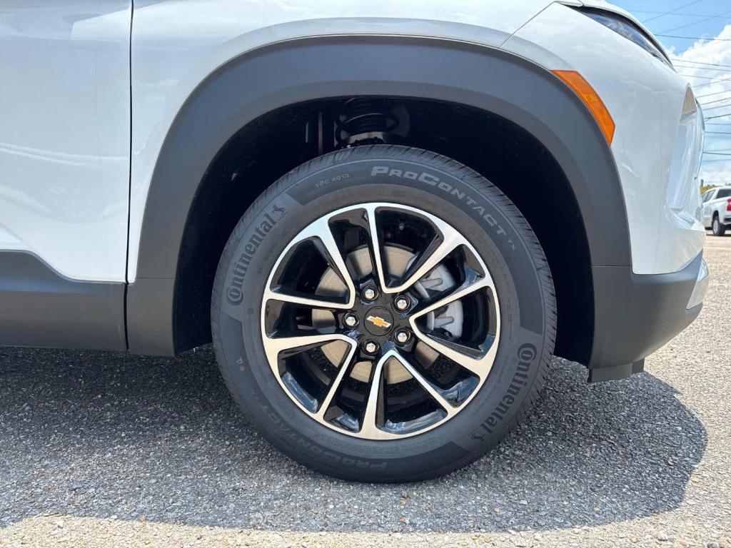 new 2025 Chevrolet TrailBlazer car, priced at $27,615